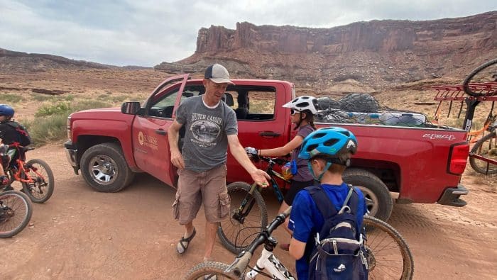 passing out snacks on the white rim canyonalnds bike trail